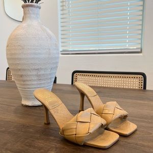 Vince Camino Heels 9 1/2